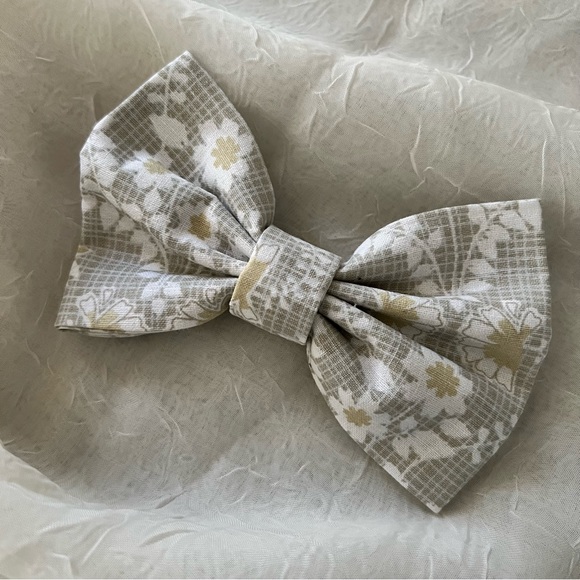 Bow Hair Clip, French Barrette, Light Gray, Floral, Cotton, 5 x 3.5 in, Handmade - Picture 3 of 4